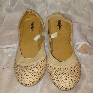 Pretty in Pink! Stretchy ballet flats